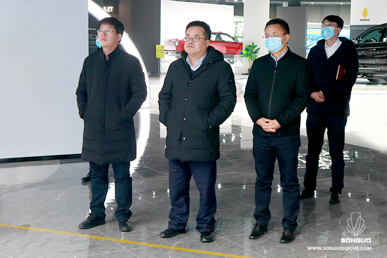 于志祥一行参观了新能源装备产业园及展示中心,听取了企业有关情况